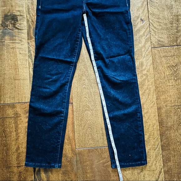 Guess Low-Rise Skinny Dark Wash Jeans with Rhinestone Heart on Back Pocket - Picture 12 of 12